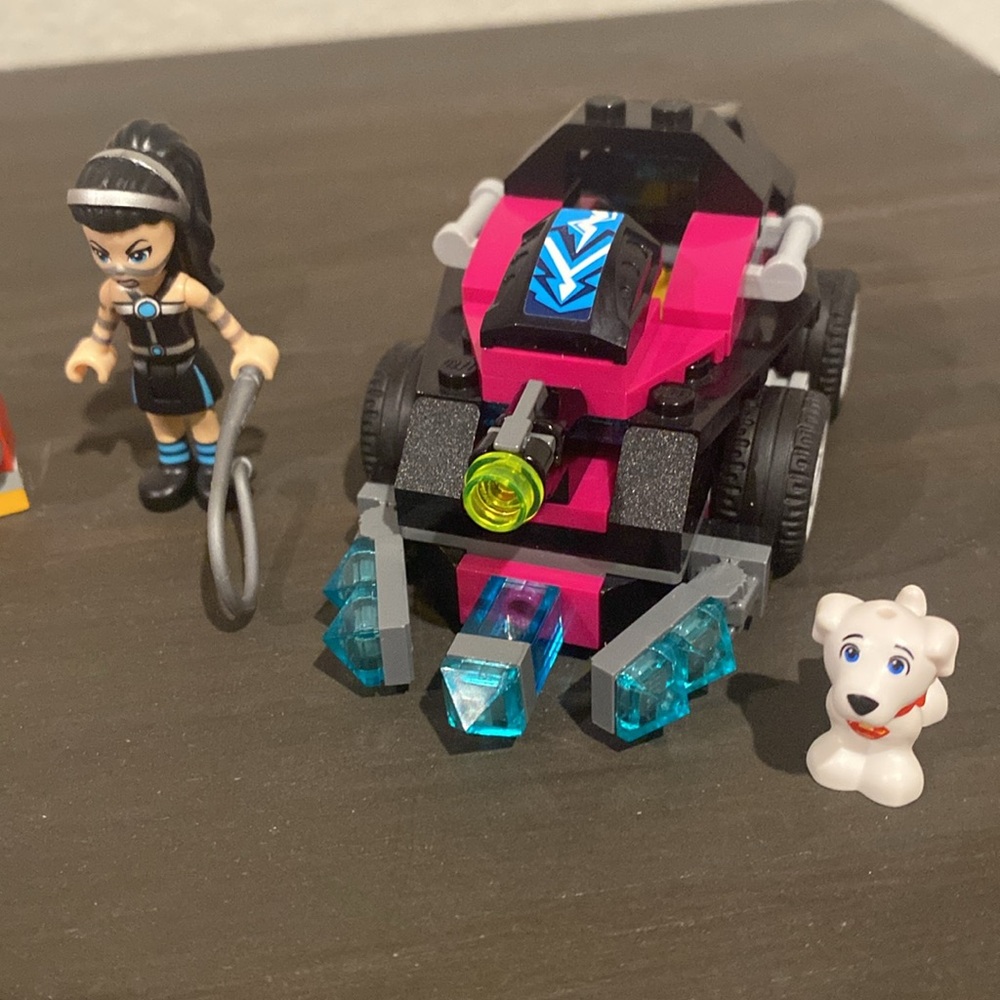 LEGO DC Super Heroes Girls Lashina Tank 41233 - Picture 2 of 4